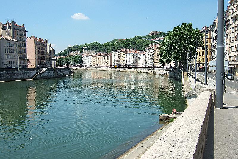2010-06- (202).JPG - Die Saône - rechts das "Vieux Lyon", das alte Lyon ...